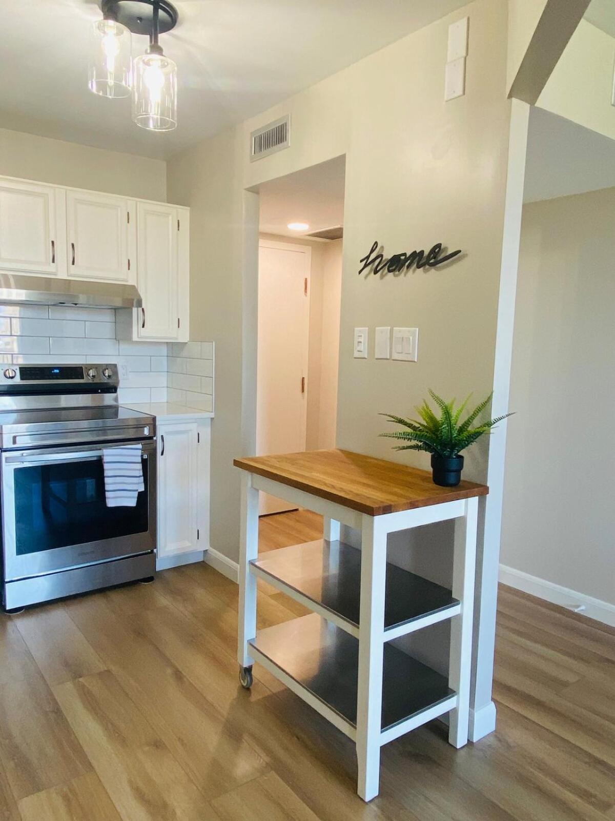 Calgary Beltline - A Stylish Condo Stay! * Calgary