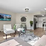 Calgary Beltline - A Stylish Condo Stay!